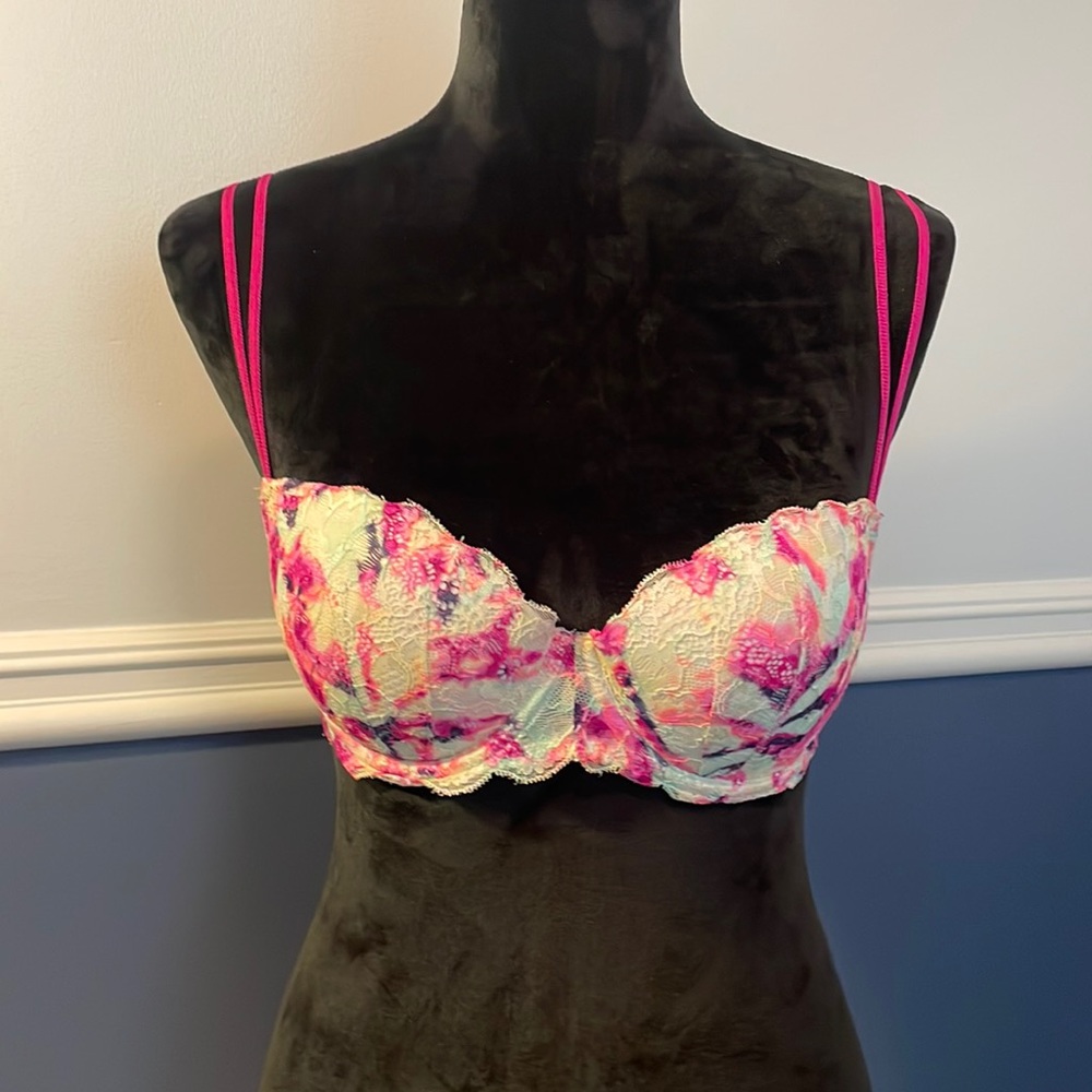 “PINK Victoria’s Secret” Push up bra